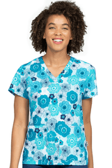 Türkiser Blumen Motiv Damen Stretch Kasack getragen von einem Model