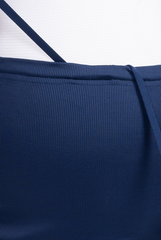 Stretch-Bund Nahaufnahme, marineblaue Damen Umstandshose für die Pflege mit drei Taschen.