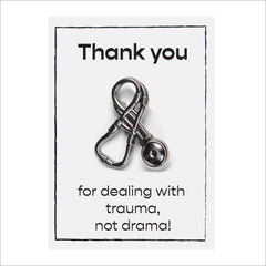 Stethoskop Brosche auf Grußkarte