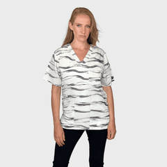Vital Vibez Zebra Kasack getragen von einem weiblichen Model